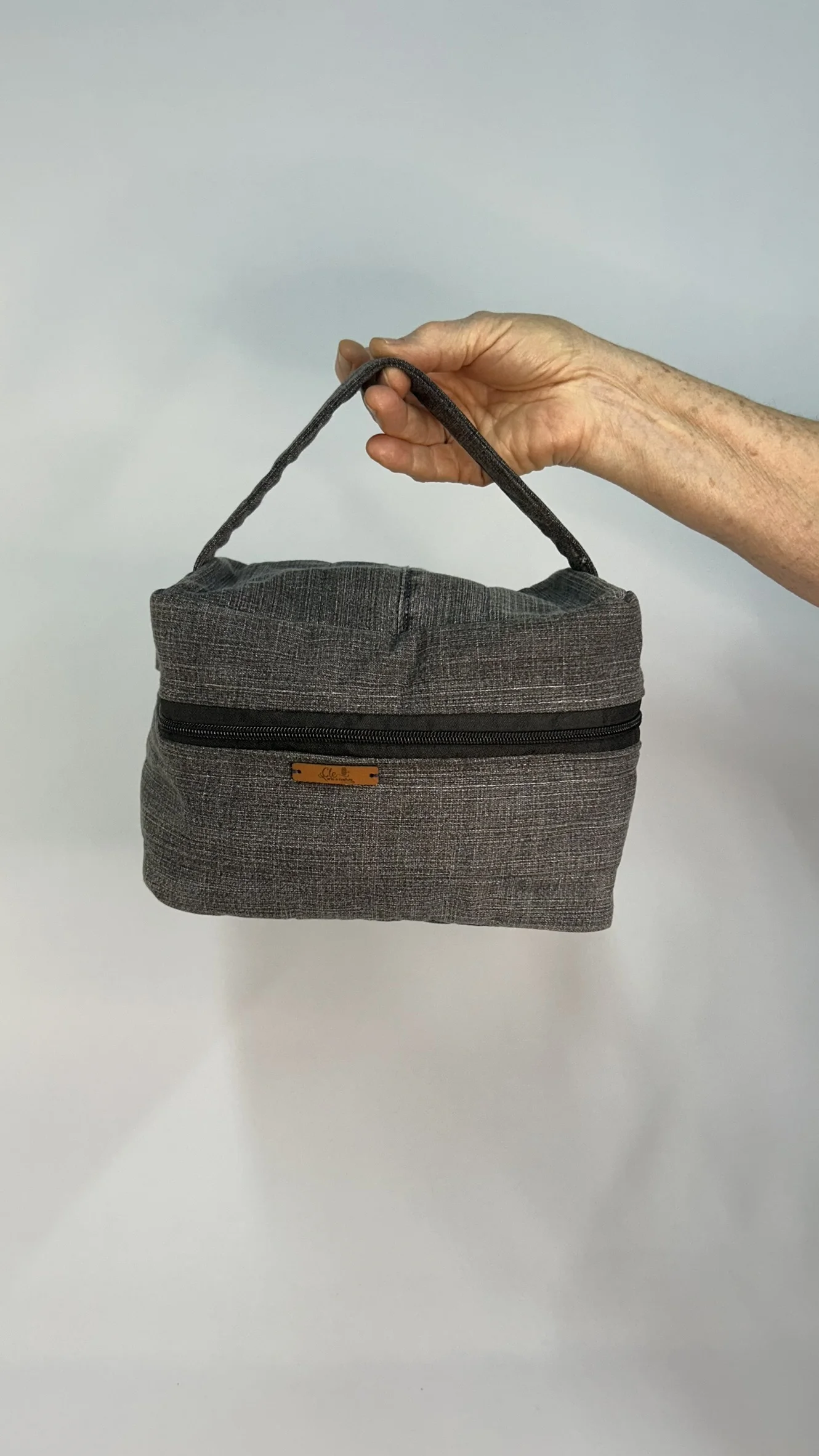 NECESSAIRE