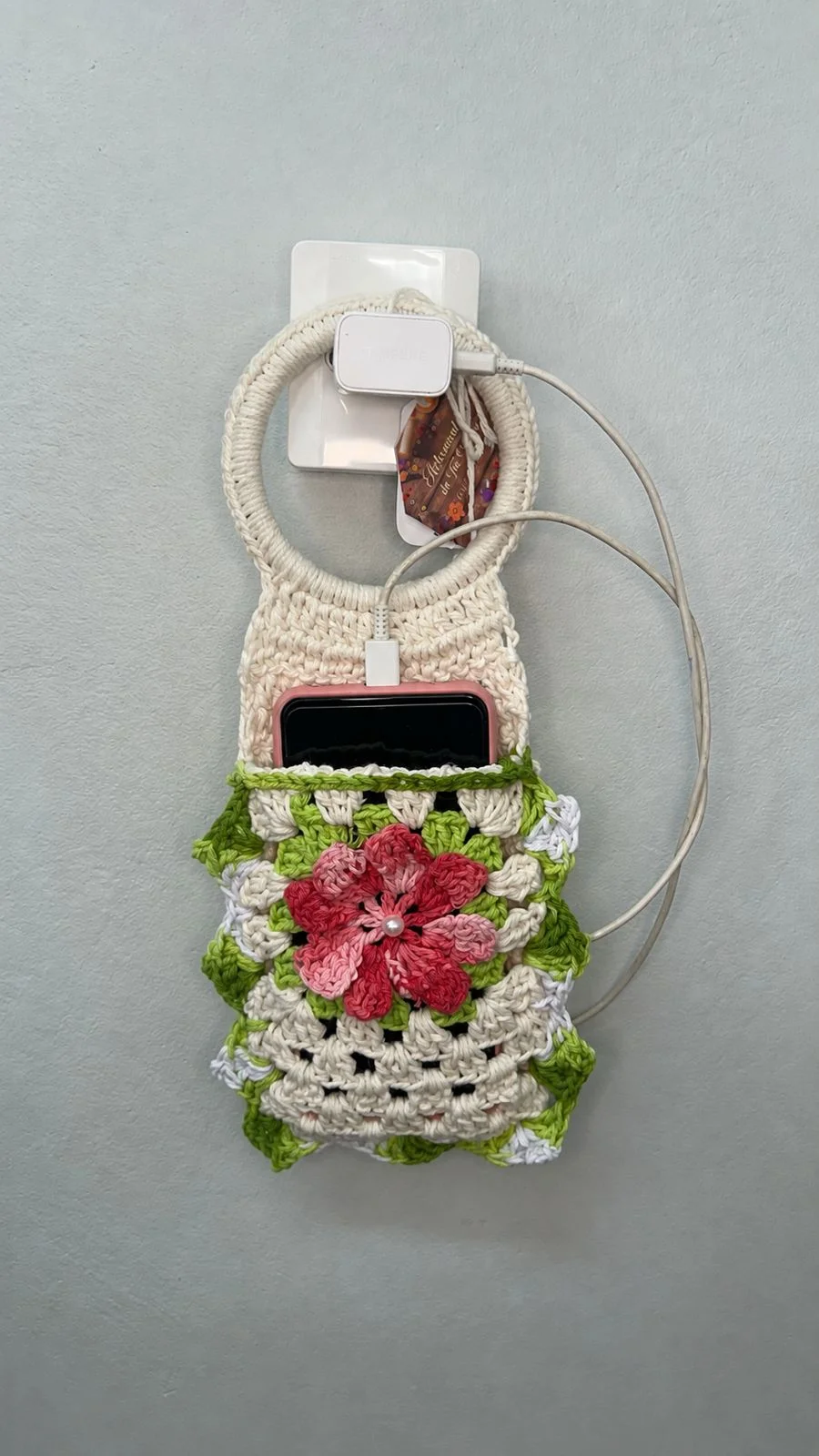 PORTA-CARREGADOR DE CELULAR